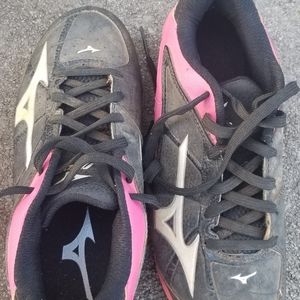Girls Mizuno Softball cleats